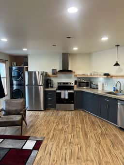 Pike Bay Apartment - Image 3