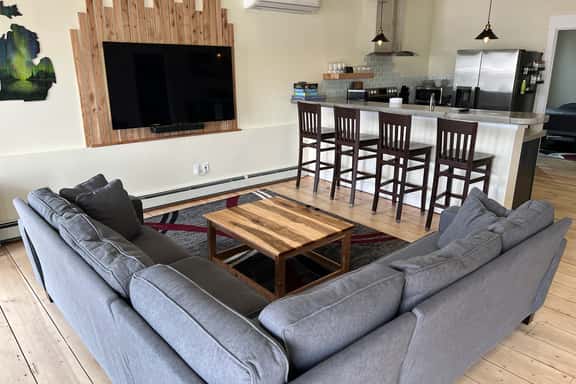 Einerlei Suite Apartment - Image 1