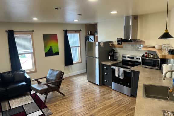 Pike Bay Apartment - Image 1