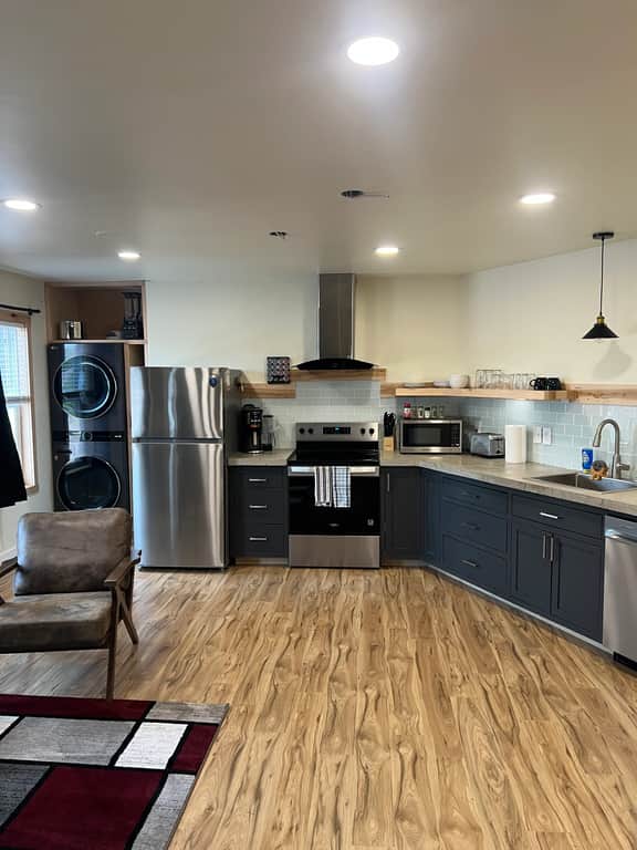 Pike Bay Apartment - Image 3