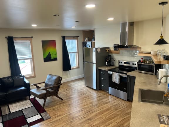 Pike Bay Apartment - Image 1