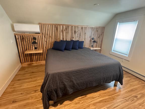 Hamar Suite - Image 1
